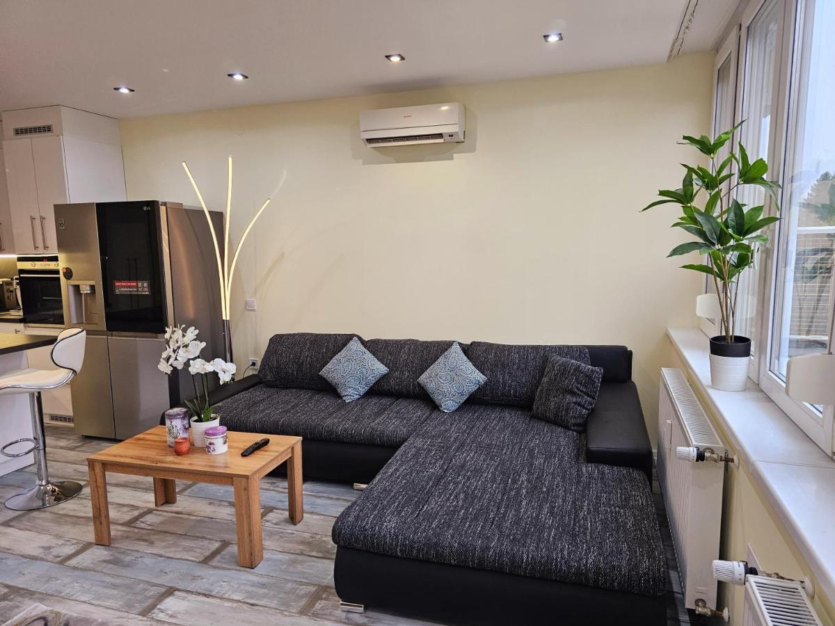 Appartamento Urban Loft Salgótarján Esterno foto